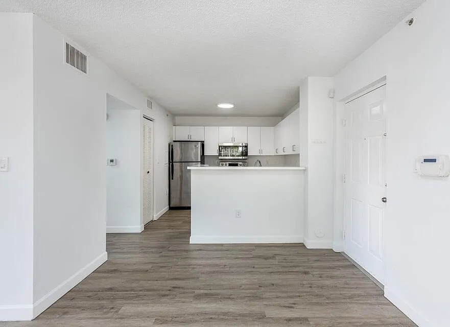 1 bed, 700 sqft, $1,950 — Photo 3