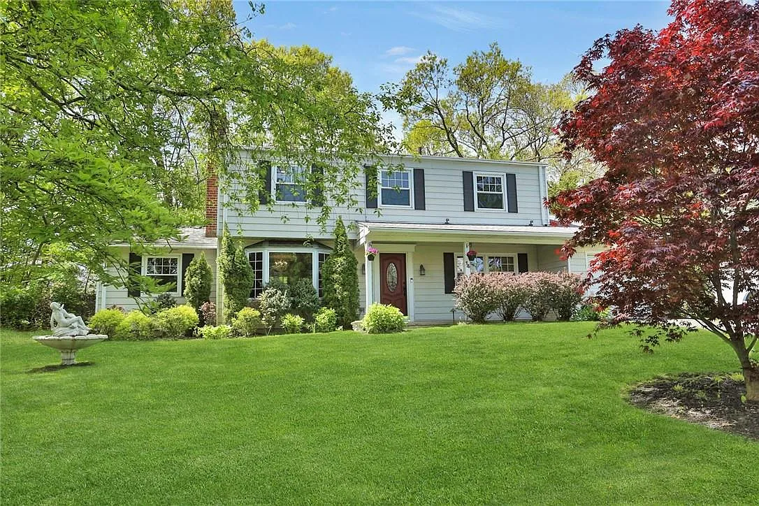 14 Gilbert Place photo 1
