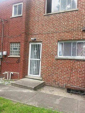 9586 S Colfax Ave photo 1