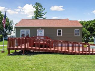 892 Hickory St, Waterloo, IA 50701