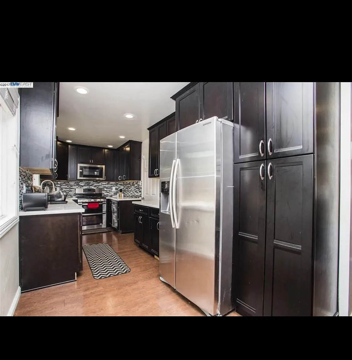 3 bed, 1350 sqft, $2,565 — Photo 3