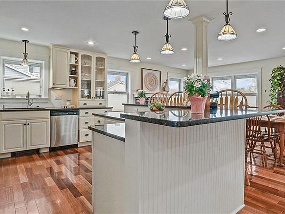 3rd image of 49 Wakefield Ave
