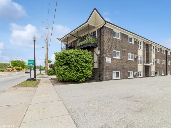 9307 Irving Park Rd APT 17, Schiller Park, IL 60176