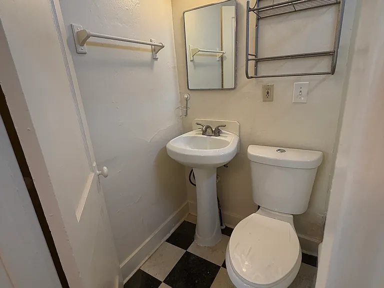 1107 Manitou Ave #10 — Photo 2