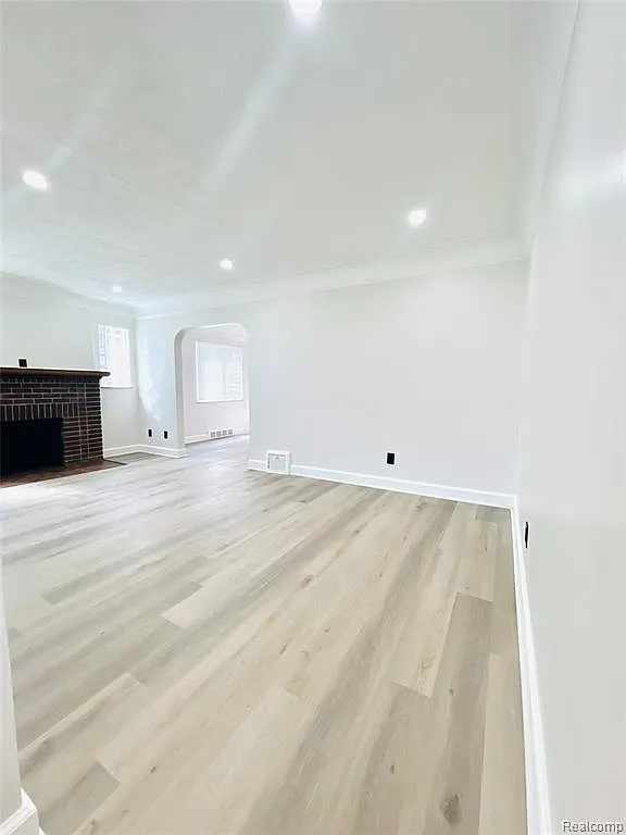 3 bed, 2.5 bath, 2252 sqft, $2,100 — Photo 4