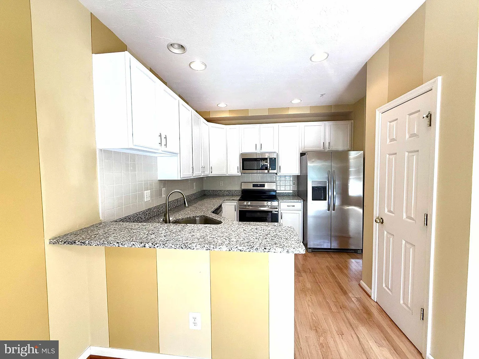 3 bed, 2.5 bath, 1925 sqft, $2,850 — Photo 3