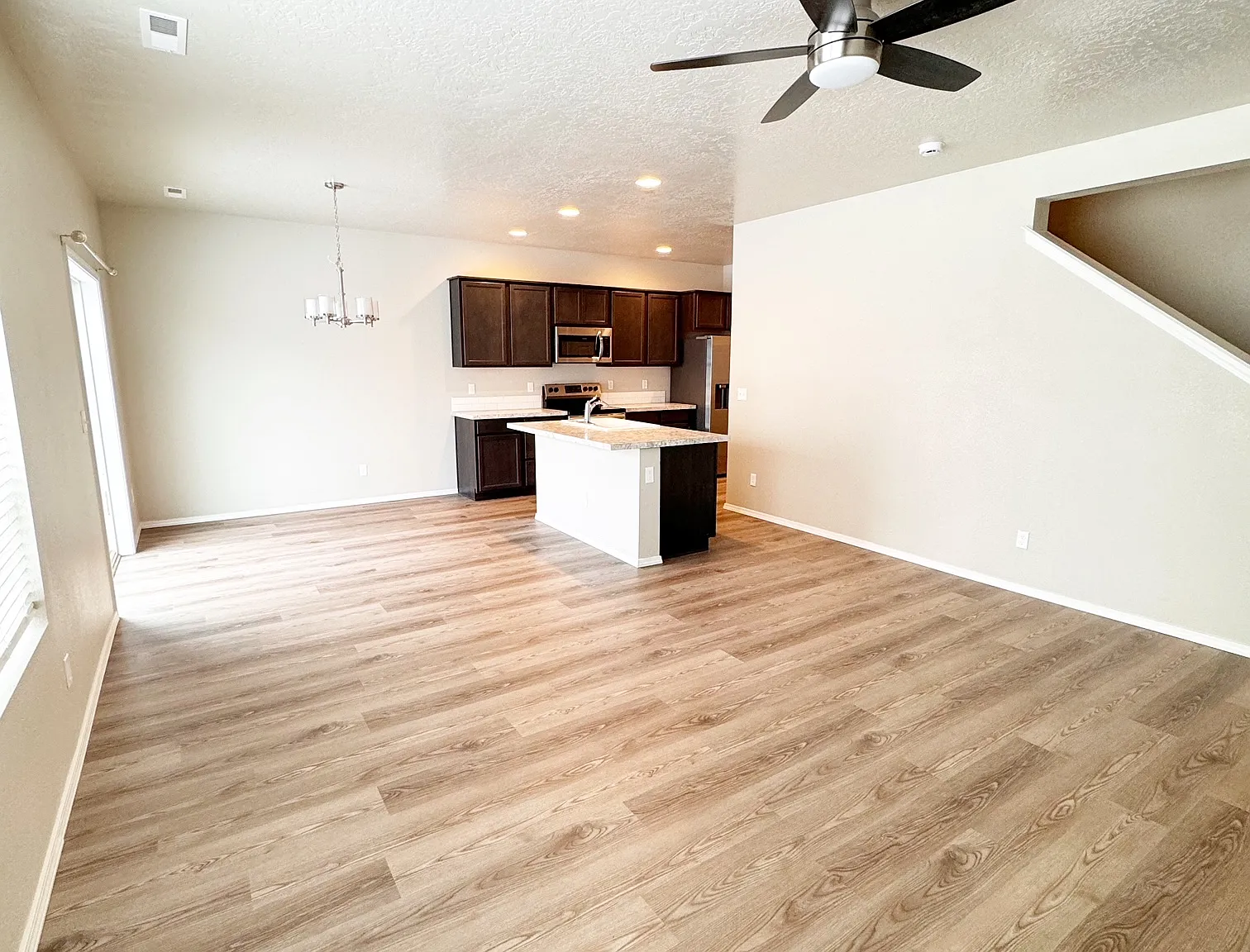 3 bed, 2.5 bath, 1630 sqft, $2,350 — Photo 4