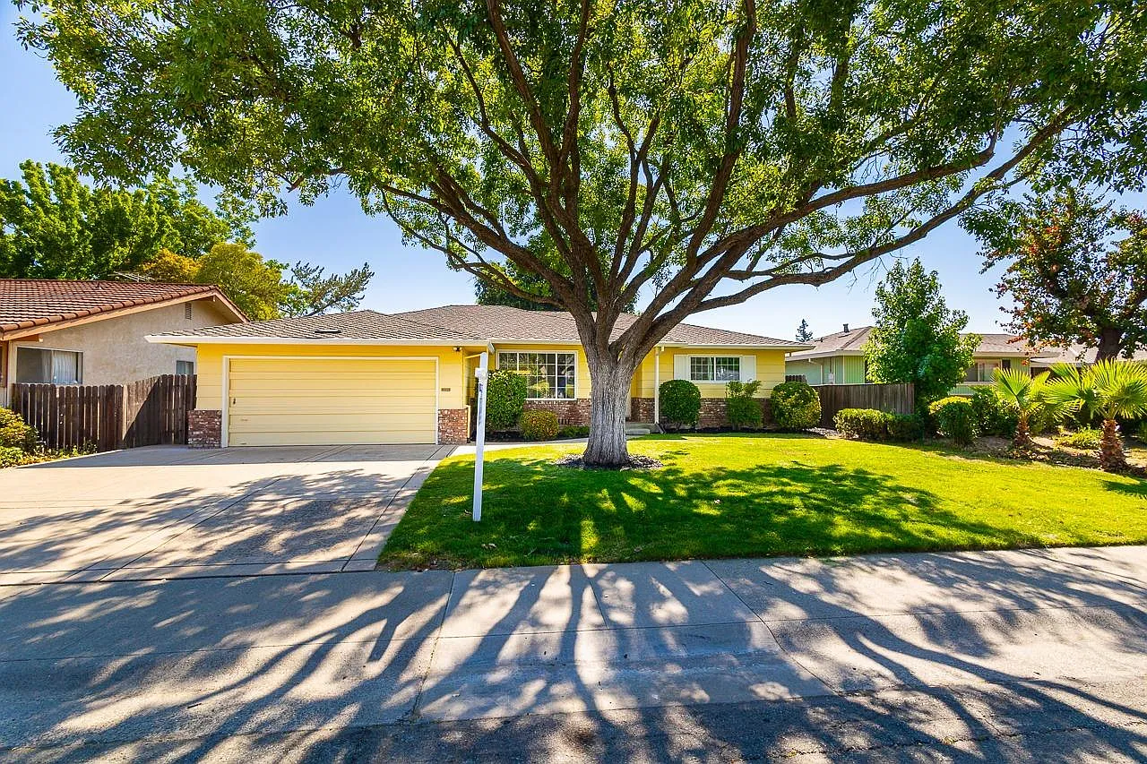 7415 Mooncrest Way photo 1