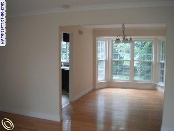 3rd image of 215 Parsons Ln