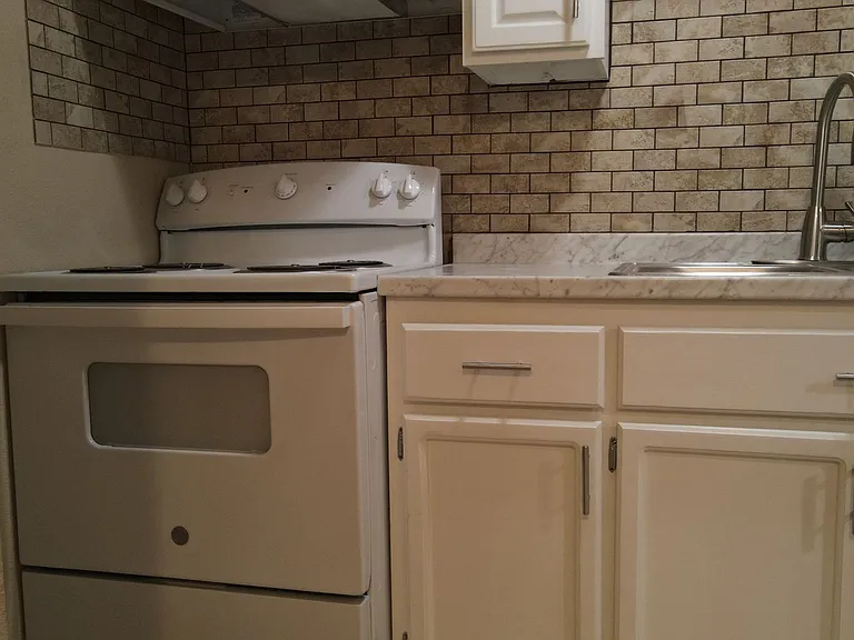 213 W Seneca St — Photo 5