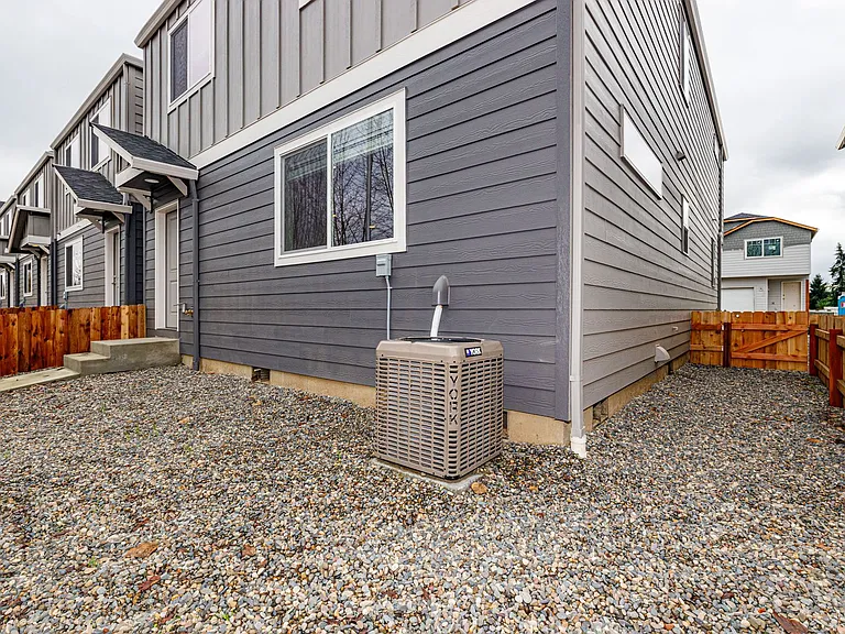 Oak Heritage Townhomes — Photo 63