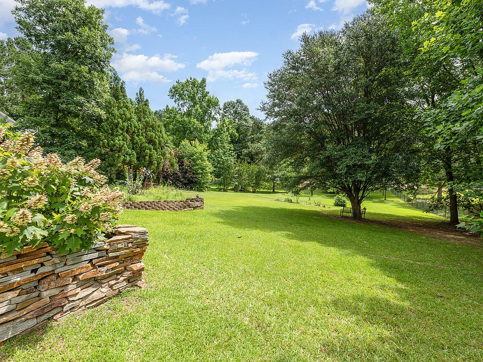 1st image of 559 Blue Pond Rd