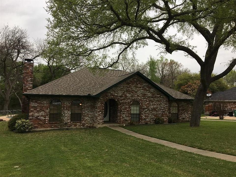 1st image of 221 Pecan Creek St