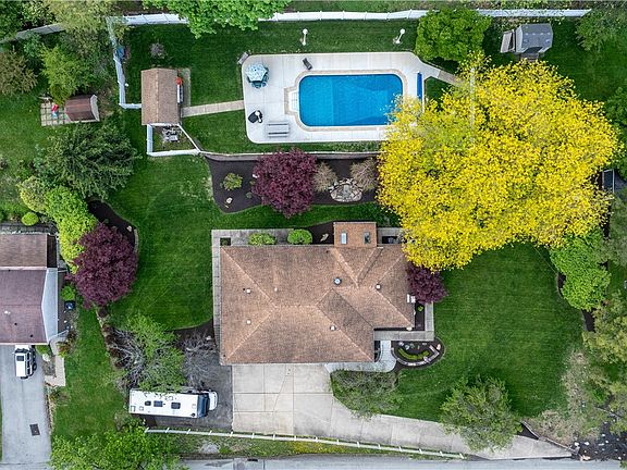 4th image of 1034 Preston Dr