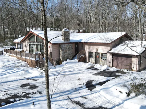 432 Maple Ridge Dr, Lords Valley, PA 18428