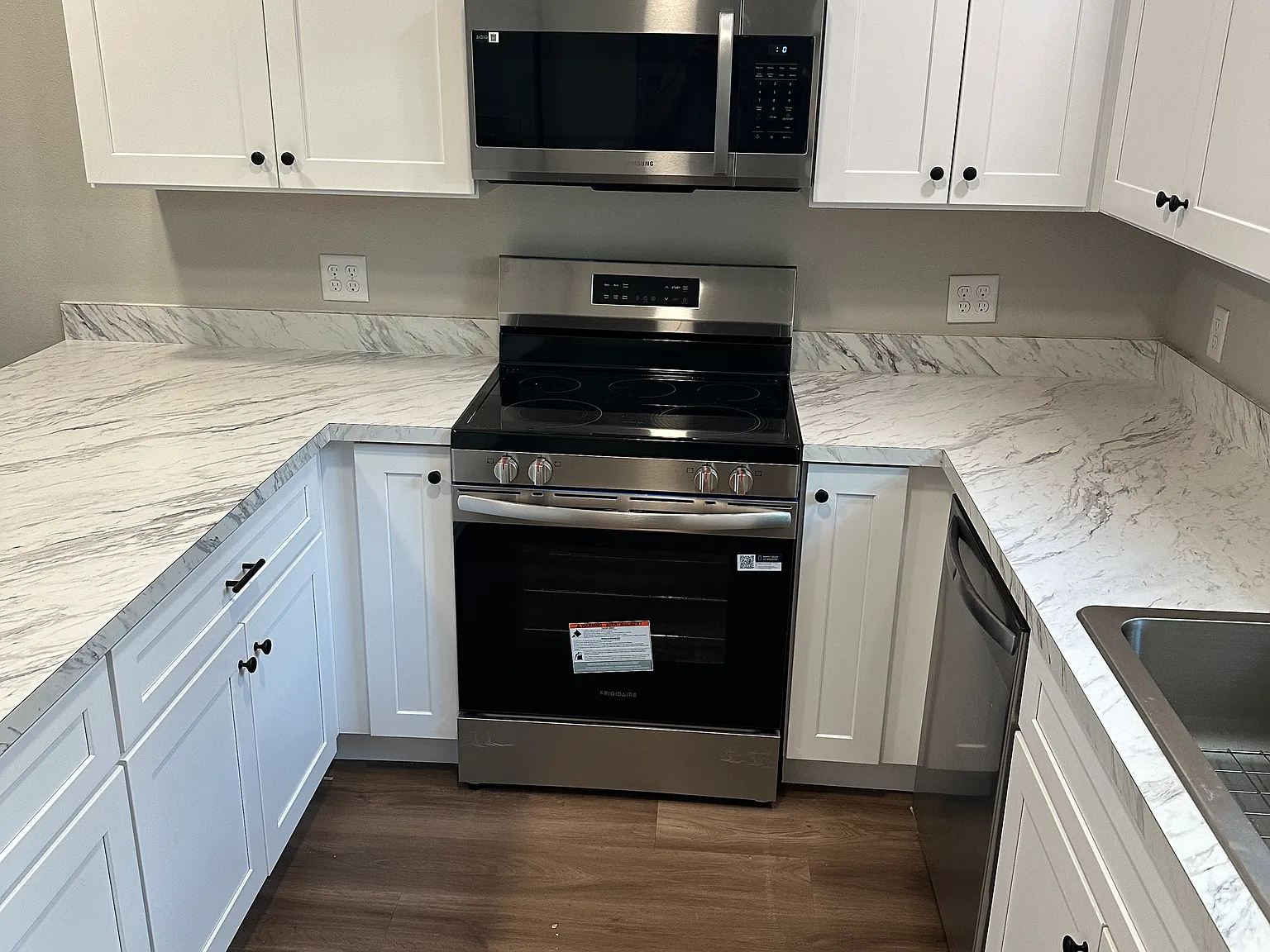 430 Lee Ave NE — Photo 2