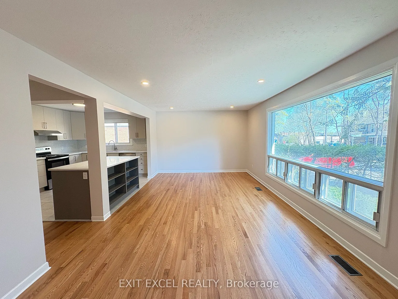 3 bed, $2,495 — Photo 2