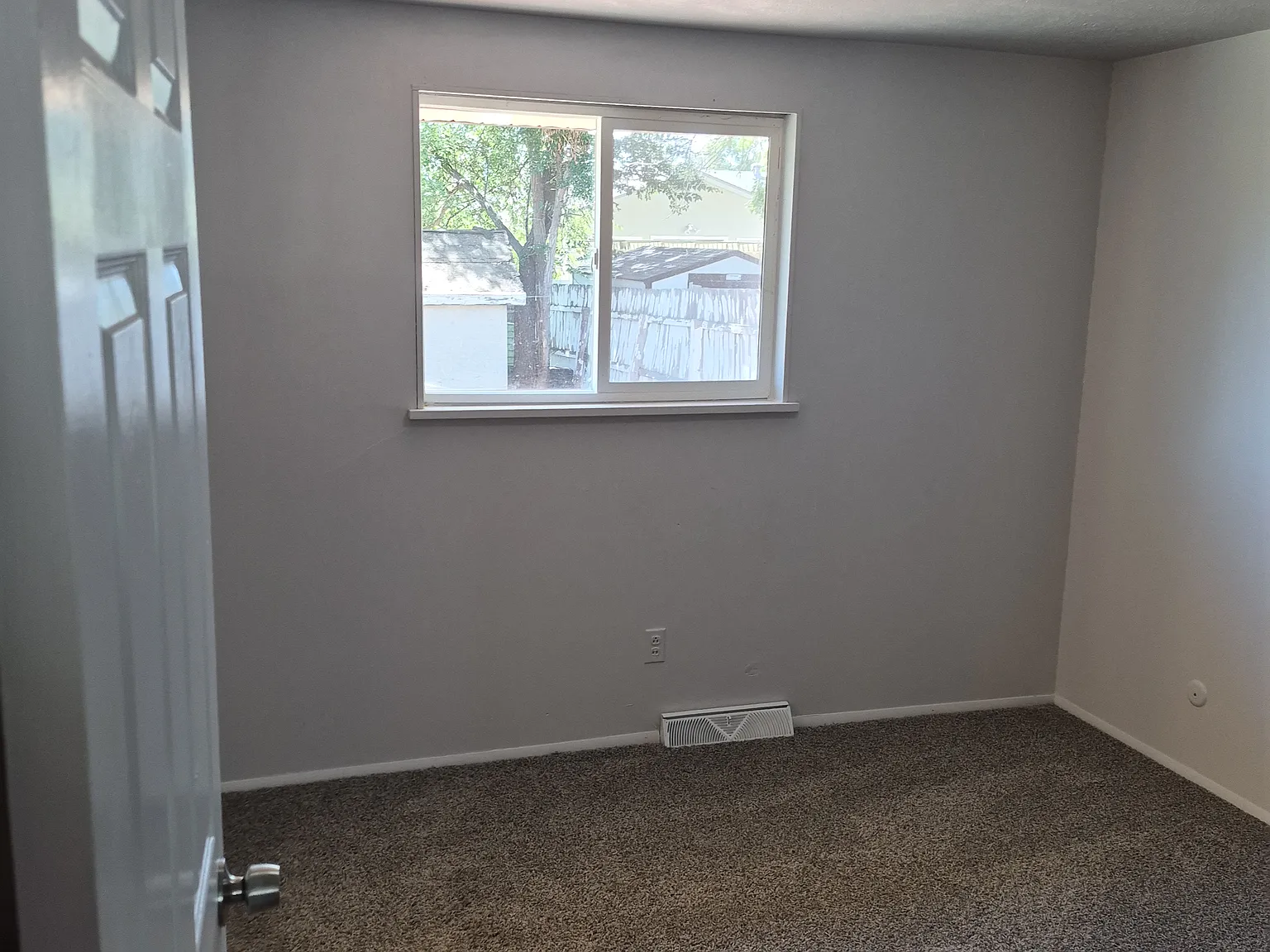 3 bed, 1025 sqft, $2,200 — Photo 4
