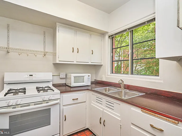 1553 Mount Eagle Pl — Photo 14