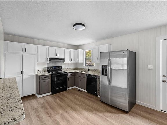 5th image of 8 Stonecrest Dr