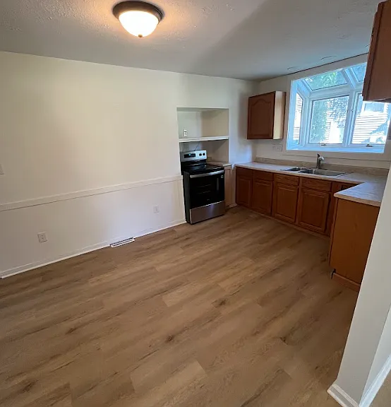 4459 Silverdale Rd — Photo 4