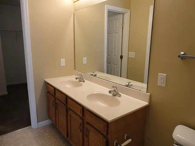 4102 Loyala Chase Ln — Photo 9