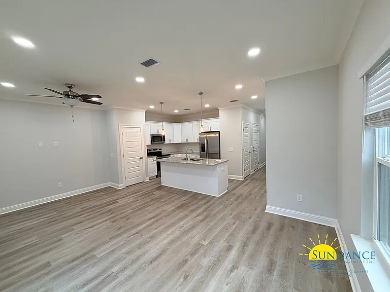699 Woodlawn Ave NW — Photo 2