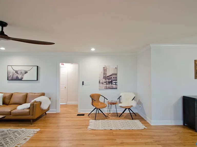 1105 9th St SE — Photo 7