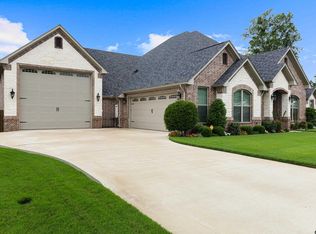 102 Nathan Dr, Chandler, TX 75758