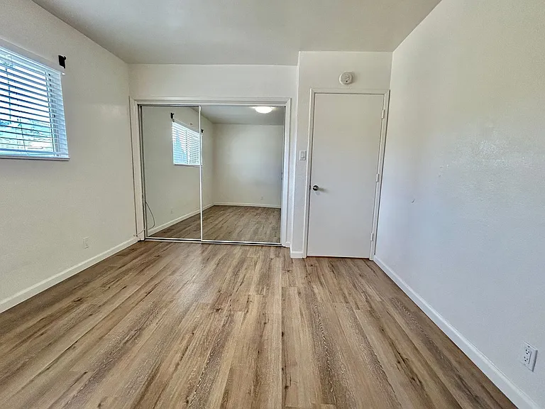 147-175 S Ann St — Photo 13