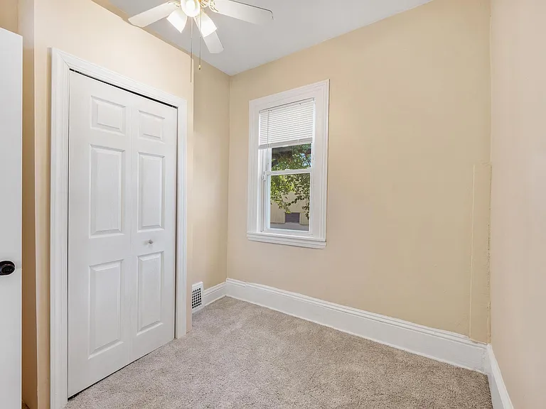 2nd bedroom - upper level