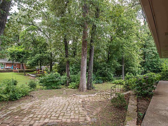 4th image of 2321 Brookhaven Dr