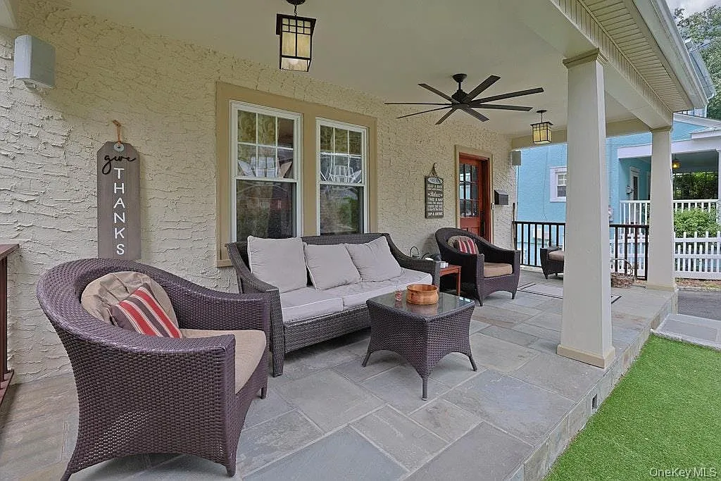 4 bed, 2.5 bath, 2432 sqft, $6,000 — Photo 3
