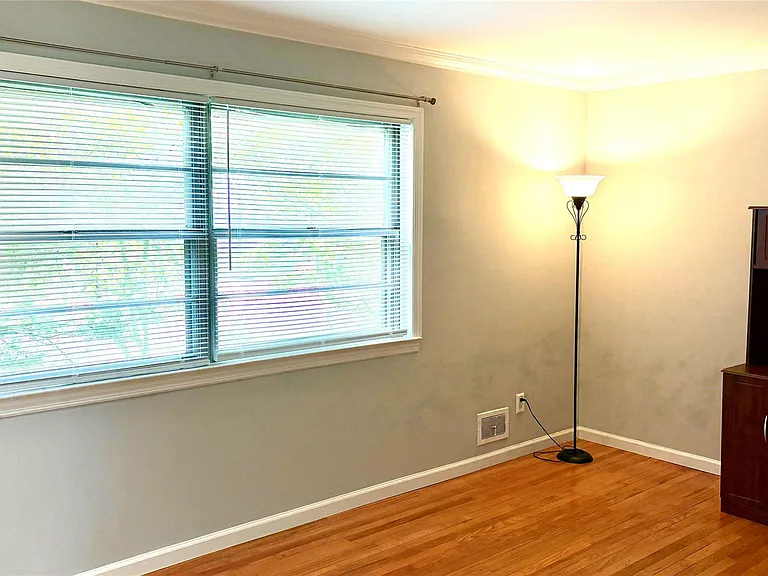 46 W Orangeburg Rd — Photo 6