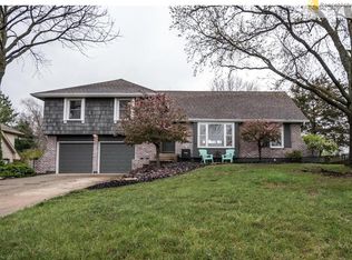 419 N Winnebago Dr, Lake Winnebago, MO 64034