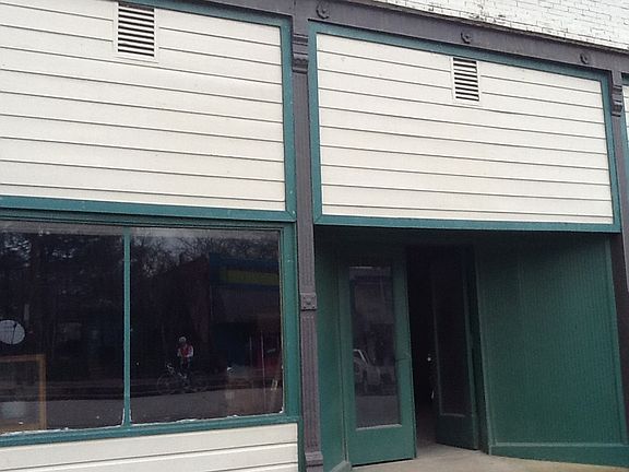 4th image of 113 E Center St