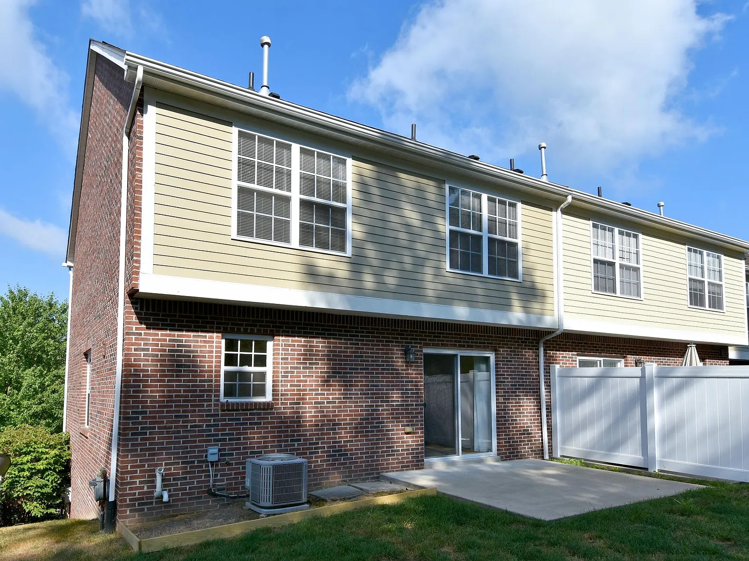 127 Laurel Crest Dr — Photo 3