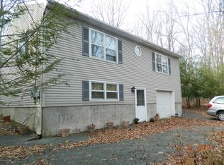 252 Pine Tree Dr, Cresco, PA 18326