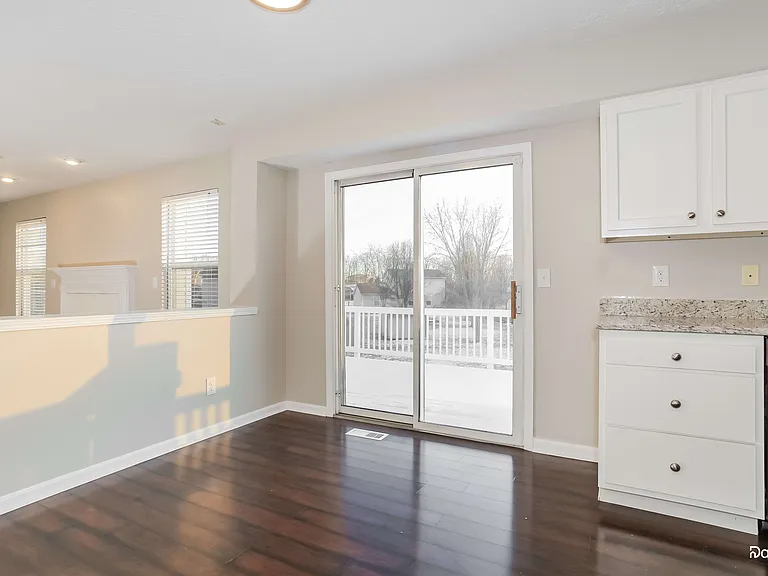 3047 James Pl — Photo 6