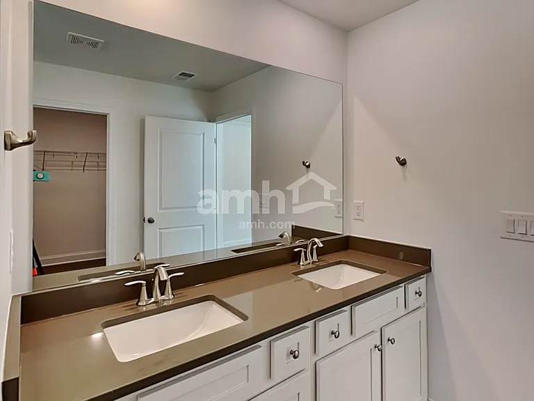1039 Highland Walk — Photo 17