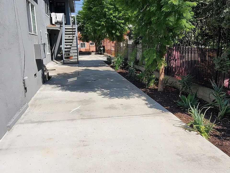 4255 1/2 Altadena Ave