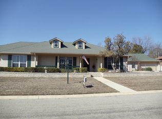 201 Red Oak Ln W, Ingram, TX 78025