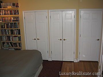 2nd image of 104 W 70th St APT 10H