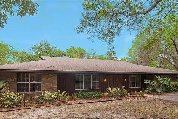 2nd image of 111 Wax Myrtle Ln