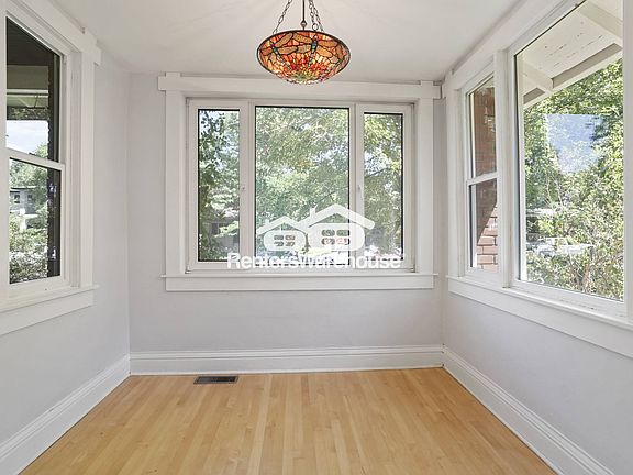 3rd image of 947 S Gaylord St