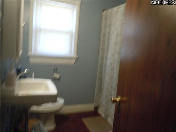 5th image of 760 W Wood St