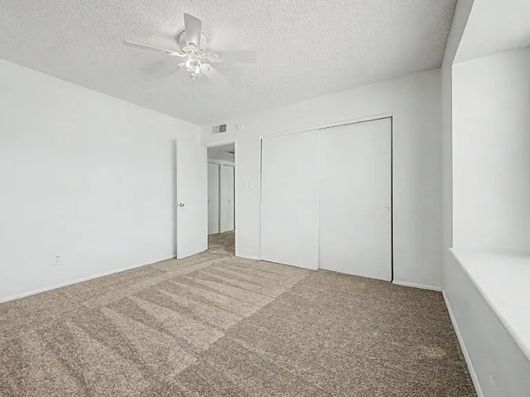 10719 W Vista Ave — Photo 22