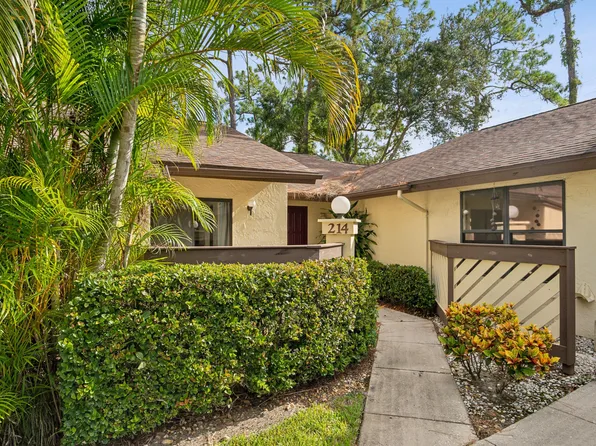 214 Thorn Apple Court, Royal Palm Beach, FL 33411