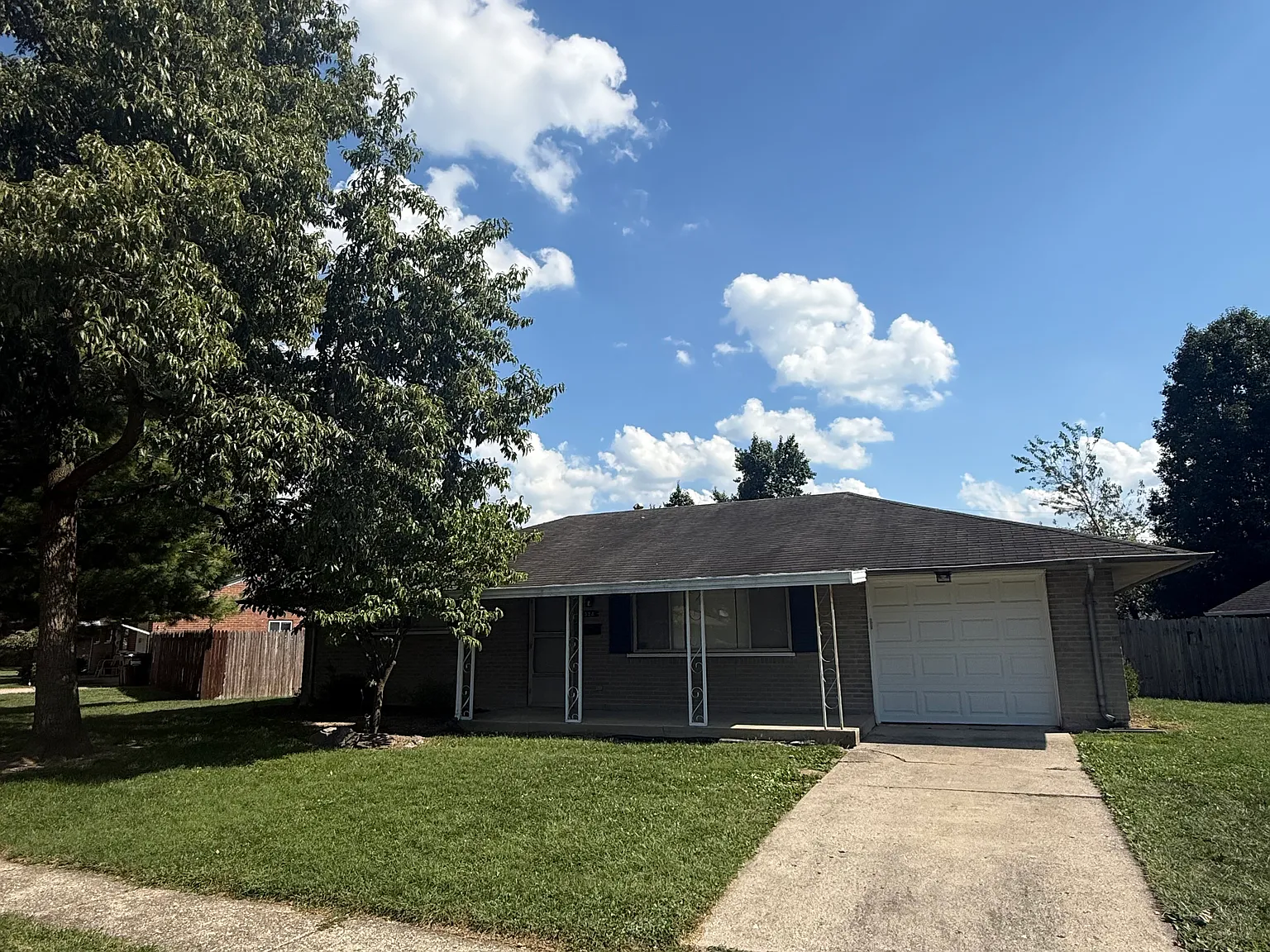 2 bed, 936 sqft, $1,600 — Photo 1