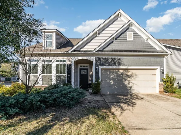 8822 Douglas Palace Ct, Charlotte, NC 28278